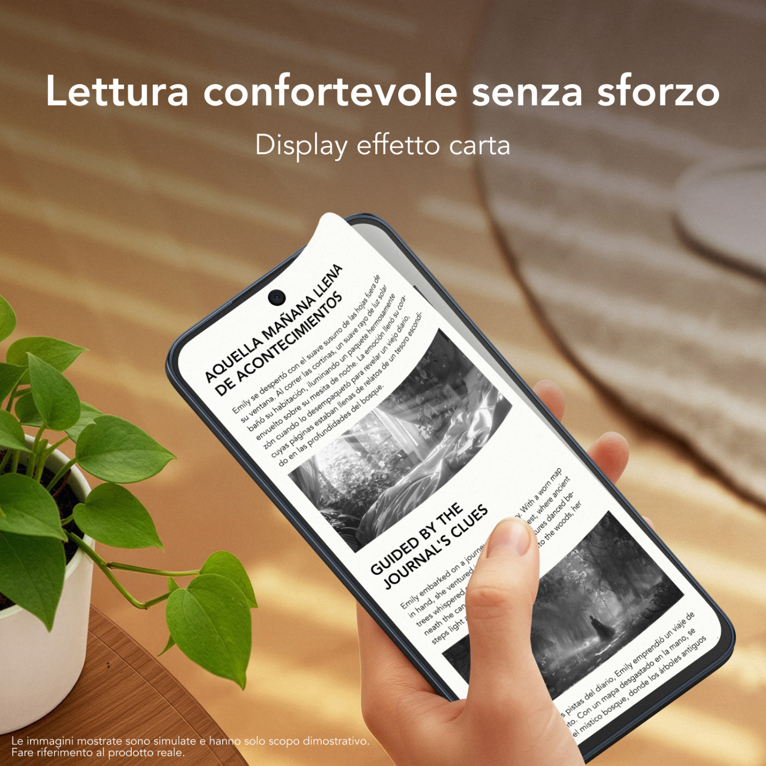 Una mano tiene uno smartphone che mostra testo e immagini, accanto a una pianta in vaso su legno.