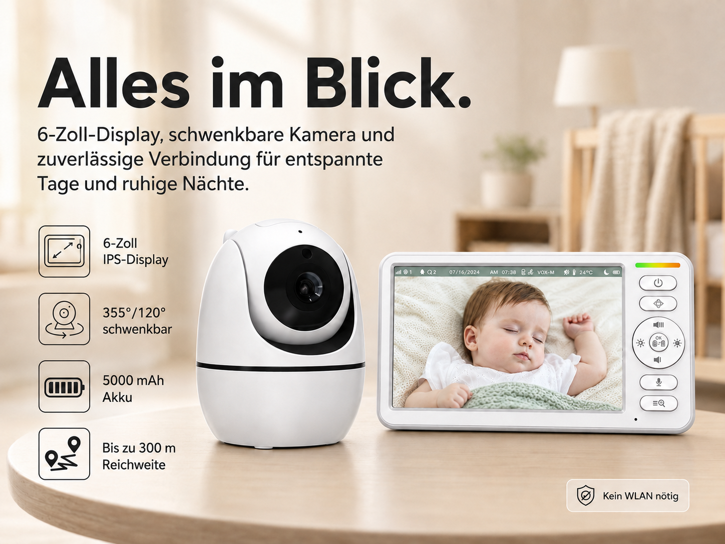 Ein weißes Babyfon mit Kamera und Monitor steht auf einem Holztisch in einem gemütlichen Kinderzimmer.