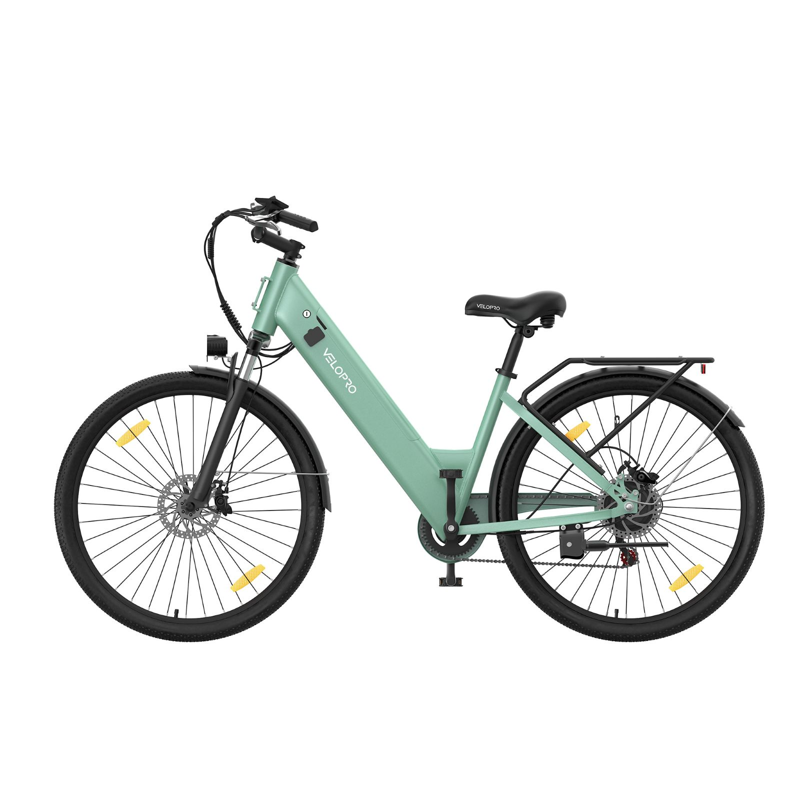 Una bicicleta eléctrica urbana verde claro con ruedas negras, guardabarros y parrilla trasera sobre fondo blanco.