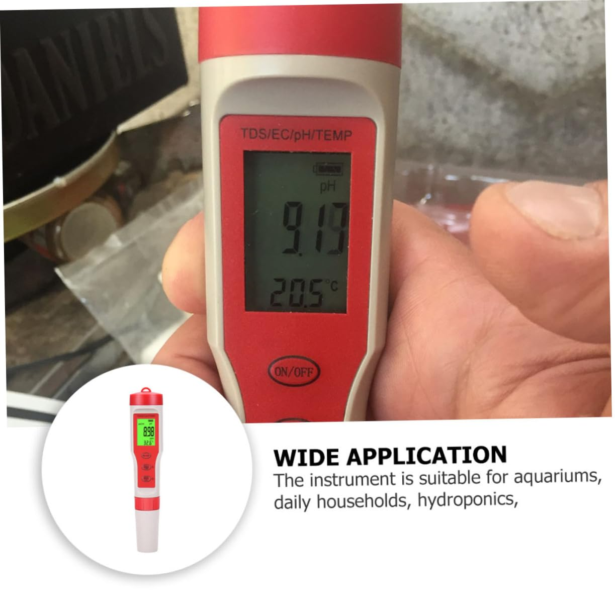 Ein Hand hält ein rot-weißes digitales pH-Messgerät, das 9,13 pH und 20,5 Grad Celsius anzeigt.