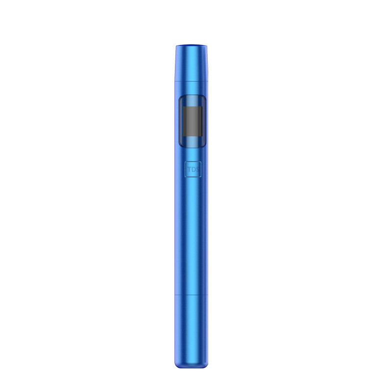 Ein glänzender, blauer Stift mit einem kleinen Display und der Aufschrift TDS in der Mitte.