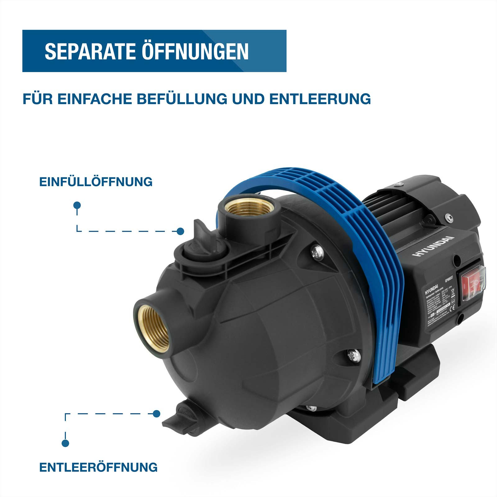 Schwarze Hyundai-Gartenpumpe mit blauer Halterung, gekennzeichneten Einfüll- und Entleerungsöffnungen vor weißem Hintergrund.