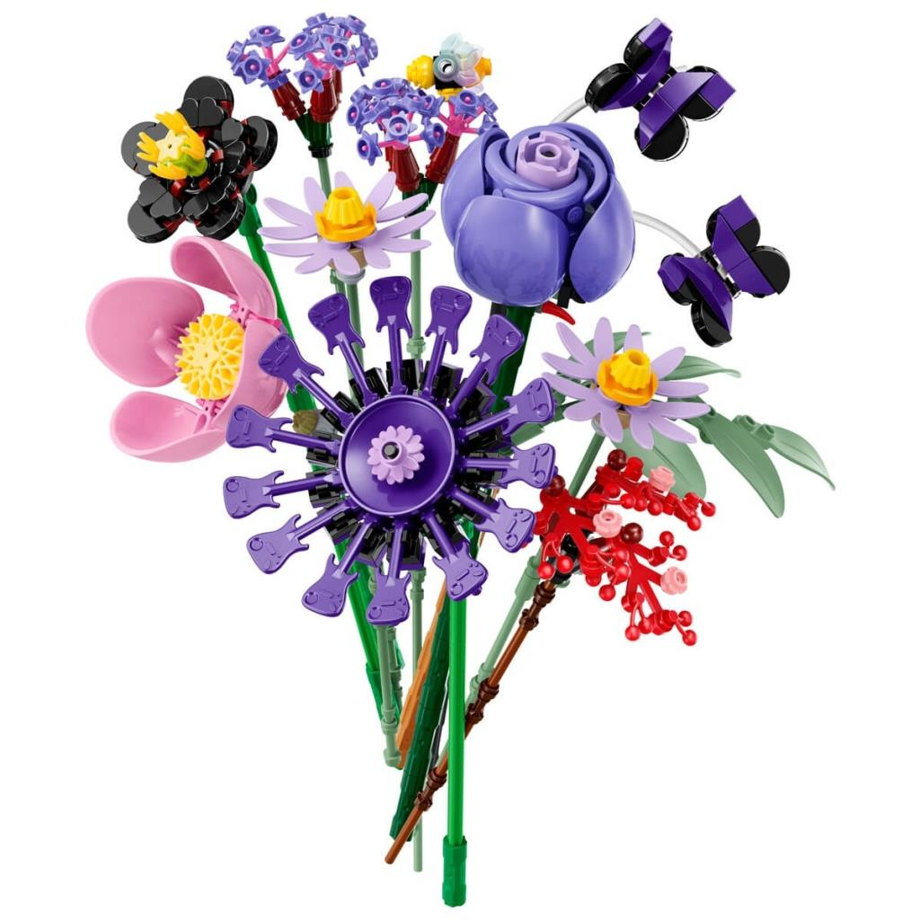 Un colorido ramo de flores de bloques de Lego con varias flores, tallos y dos pequeñas mariposas.