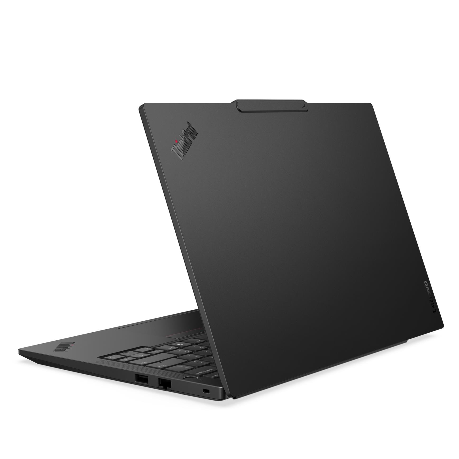 Beyaz arka planda kapalı siyah bir Lenovo ThinkPad dizüstü bilgisayar.
