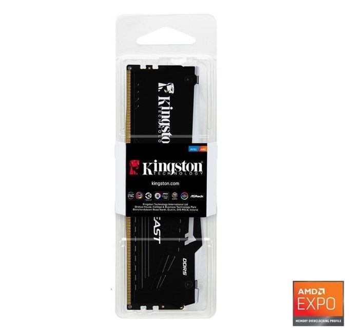 Marka etiketli şeffaf plastik ambalaj içinde Kingston DDR5 RAM çubuğu.