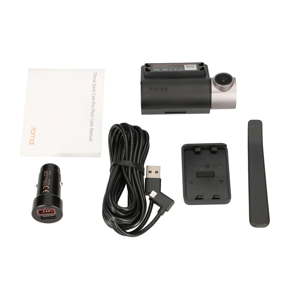 Kit dash cam 70mai con telecamera, cavo, caricabatterie, supporto, strumento e manuale.
