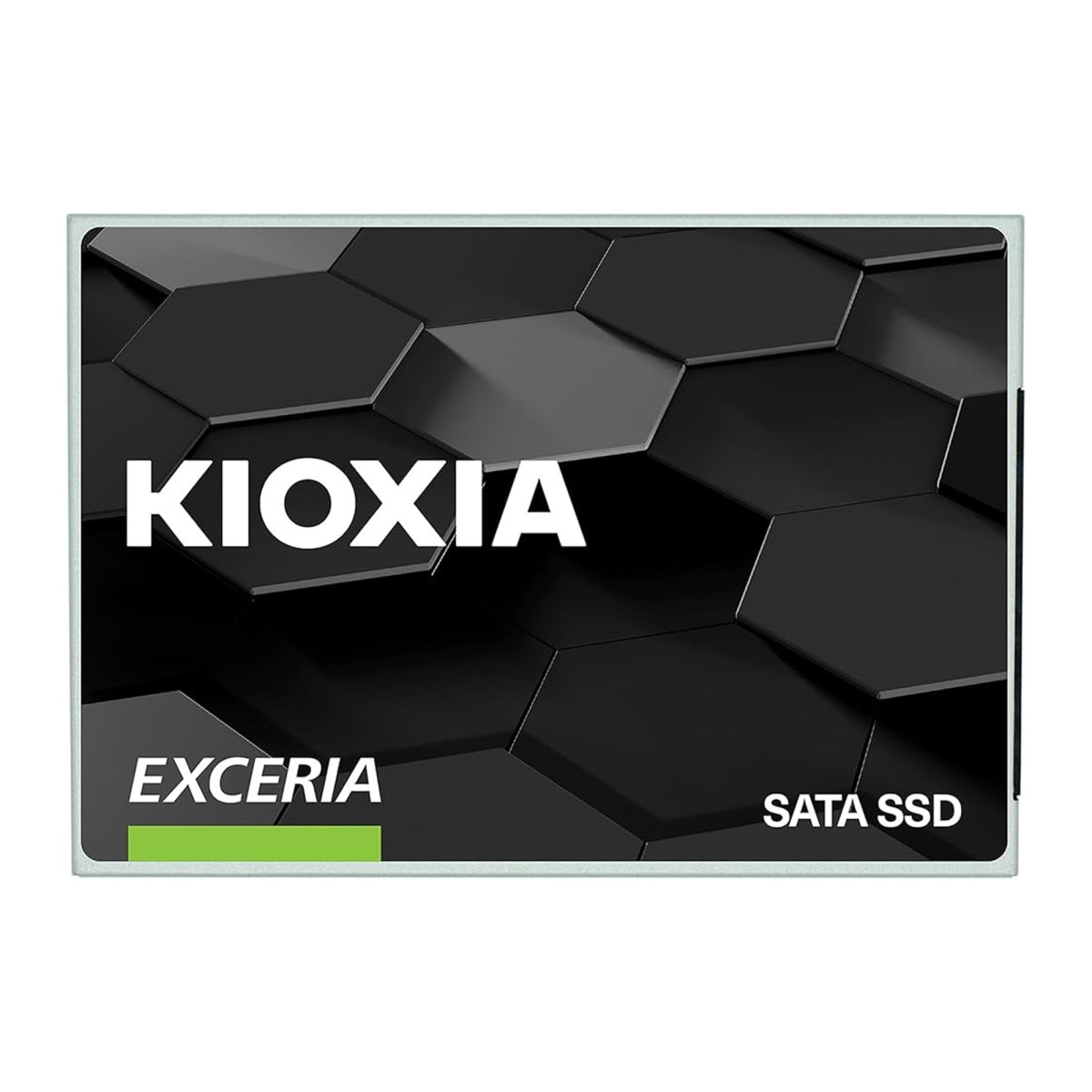 Siyah altıgen desenli ve beyaz logolu Kioxia Exceria SATA SSD.