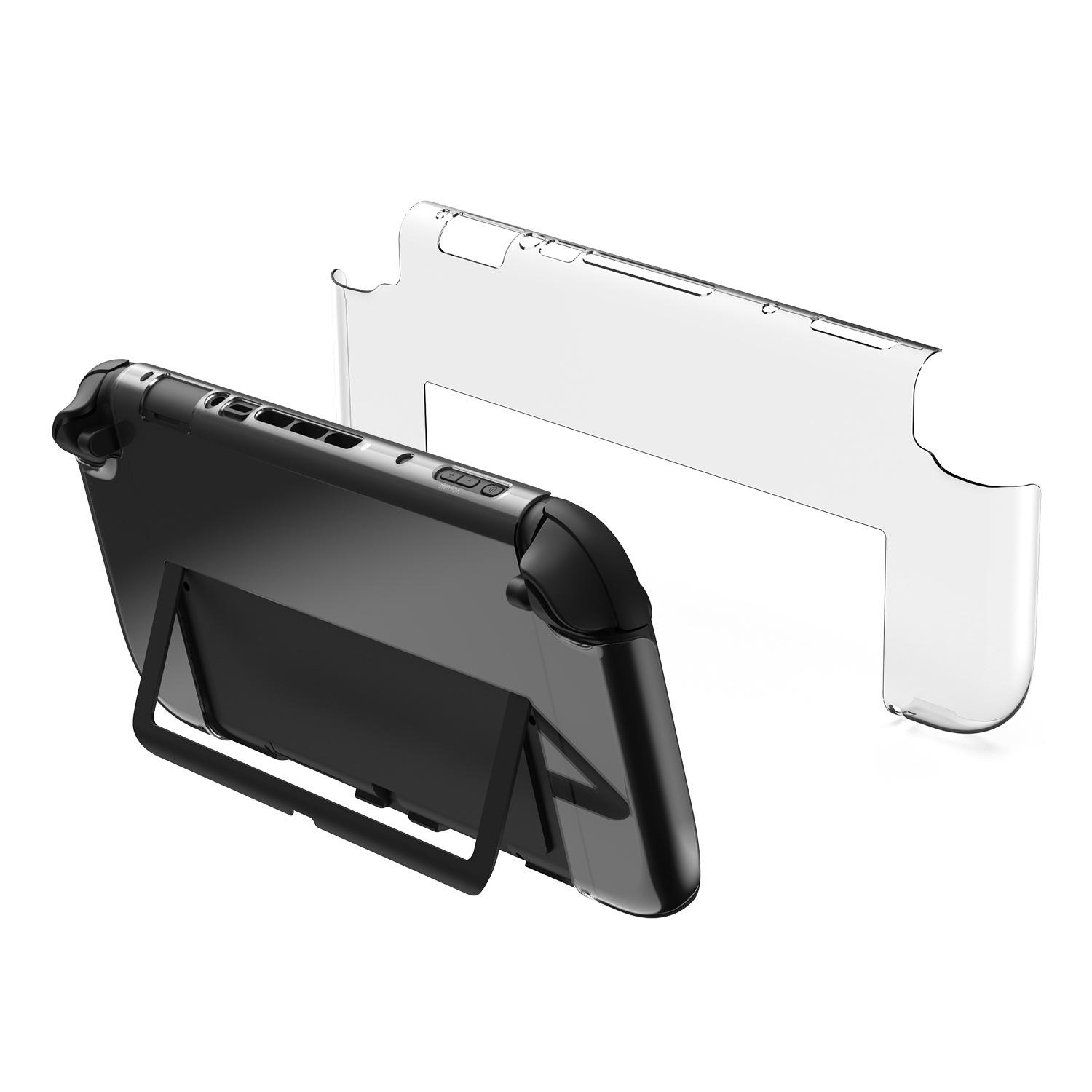 Eine schwarze Handheld-Spielkonsole mit aufgeklapptem Ständer und eine durchsichtige Schutzhülle im Hintergrund.