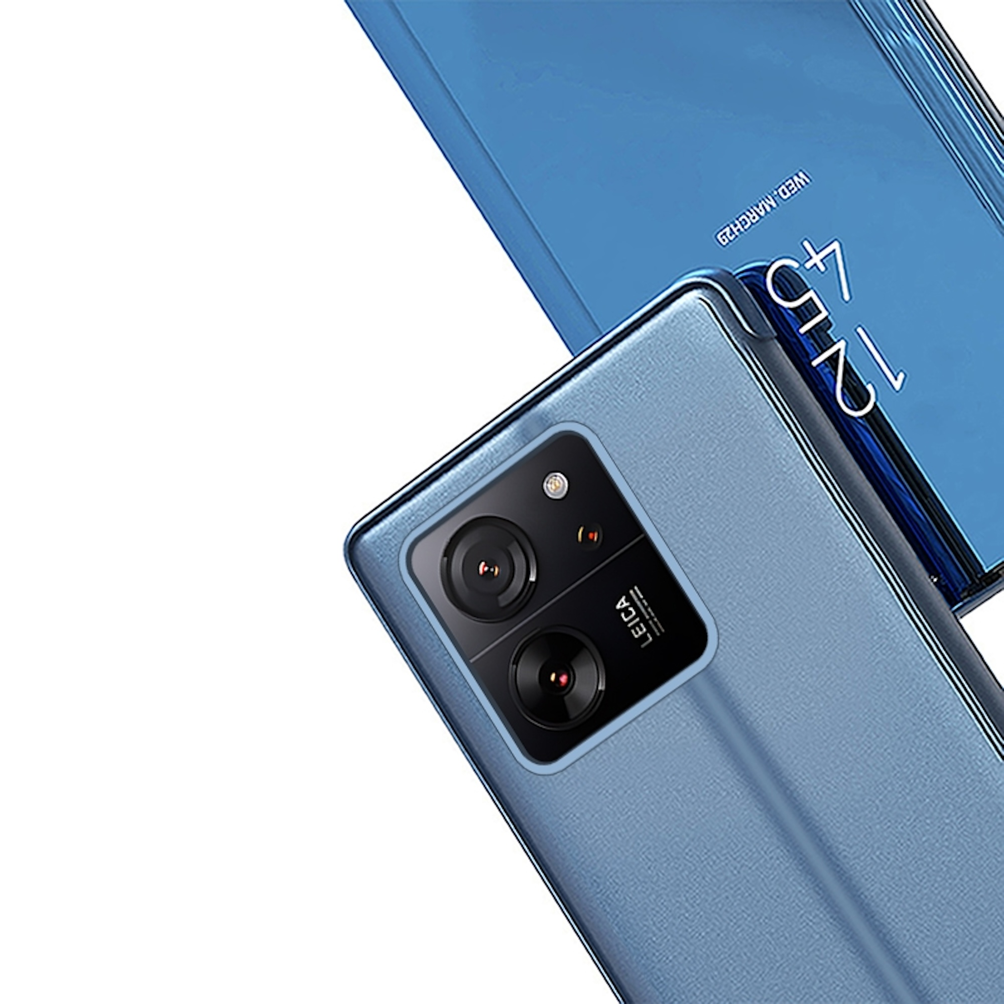 Zwei blaue Smartphones, eines mit Leica-Kameras auf der Rückseite und das andere mit sichtbarem Display auf weißem Hintergrund.