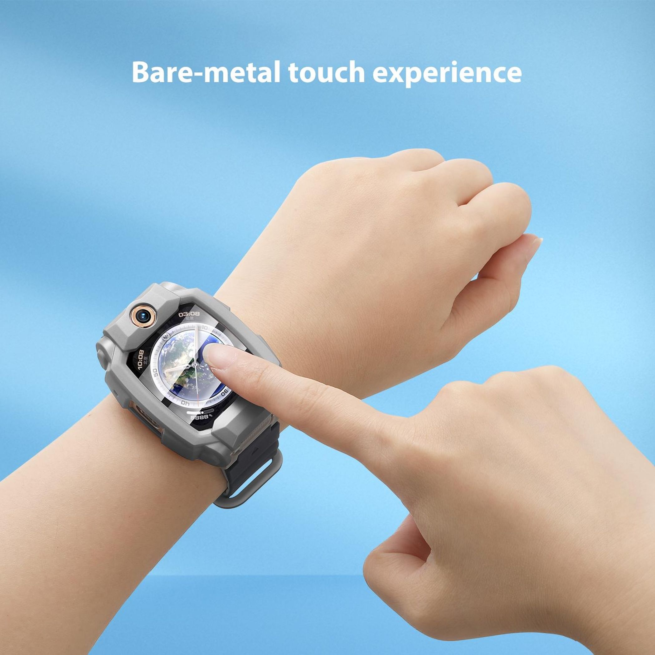 Hand berührt das Display einer grauen Smartwatch am Handgelenk vor blauem Hintergrund.