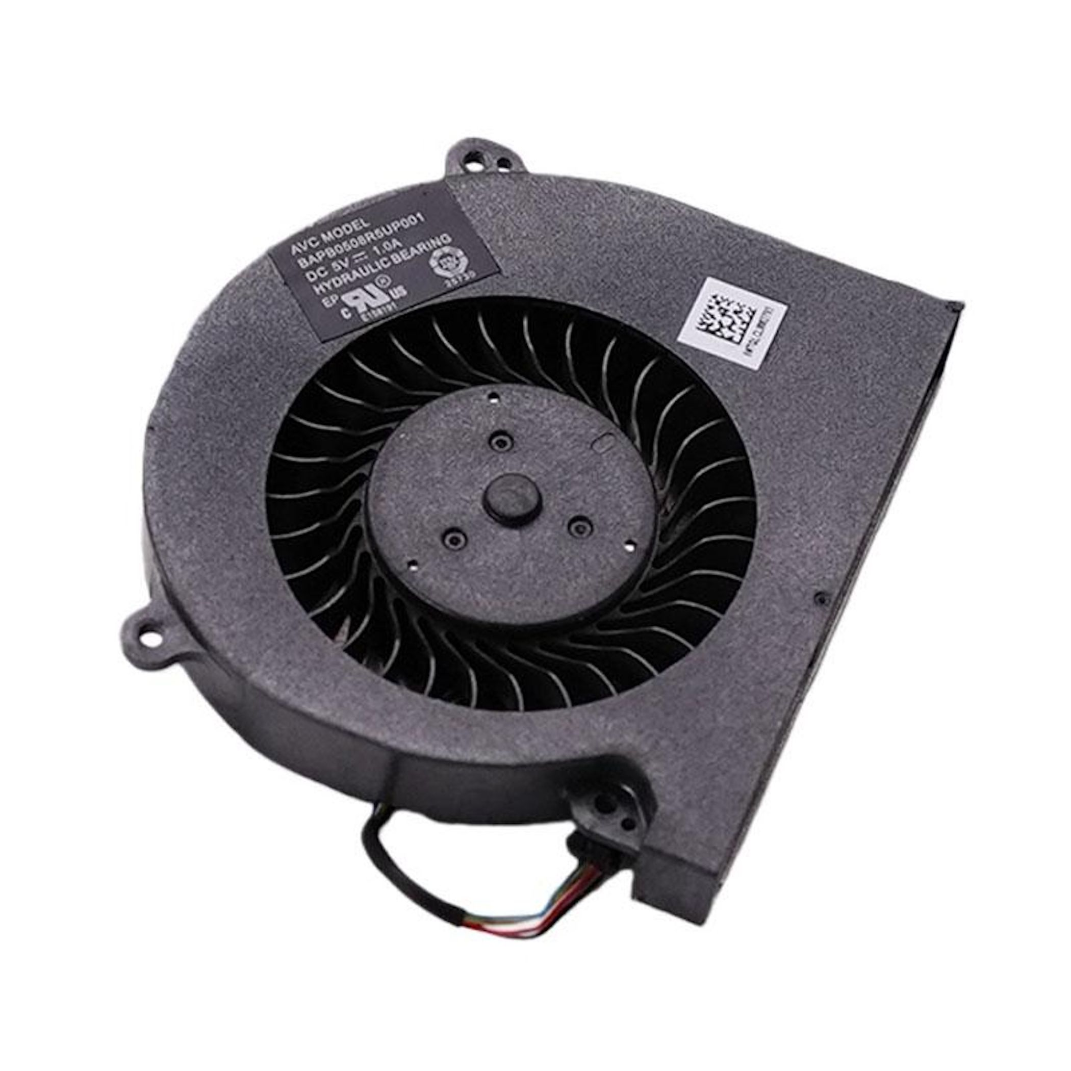 Ein schwarzer elektrischer Kühlventilator mit Etikett und Kabel auf weißem Hintergrund.