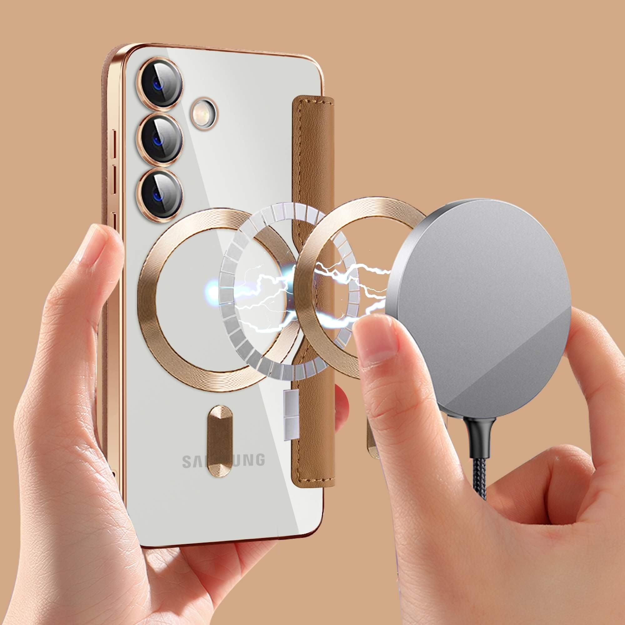 Hände halten ein Smartphone mit Lederetui und laden es drahtlos mit einem MagSafe-Pad.