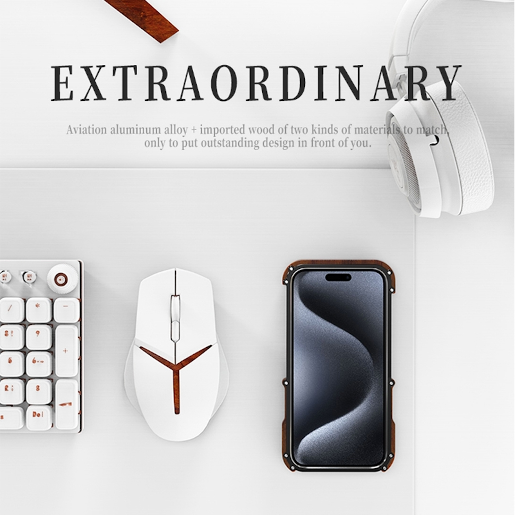 Flacher Schreibtisch mit weißer Tastatur, weißer Maus mit Holzakzenten, Smartphone im Holzgehäuse und weißen Kopfhörern.
