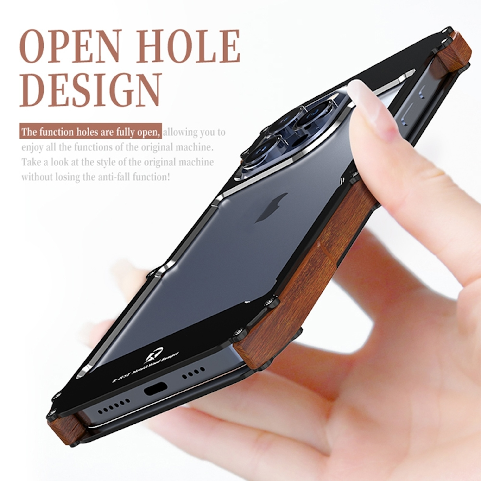 Handy in einem Metall- und Holzetui wird von einer Hand gehalten, mit Text im Hintergrund.