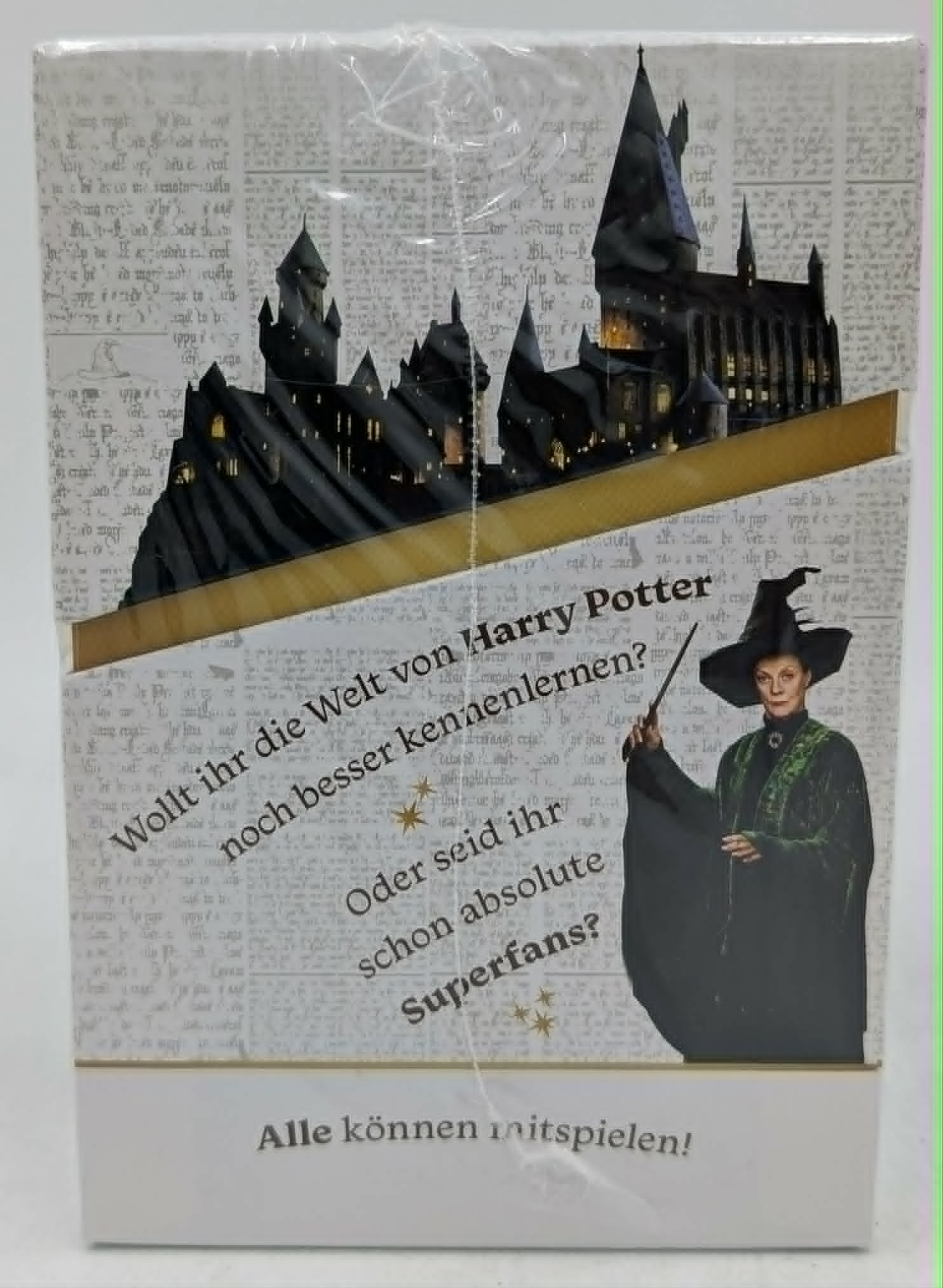 Harry-Potter-Spielverpackung mit Schloss, Professor McGonagall und deutschem Text auf zeitungsaehnlichem Hintergrund.