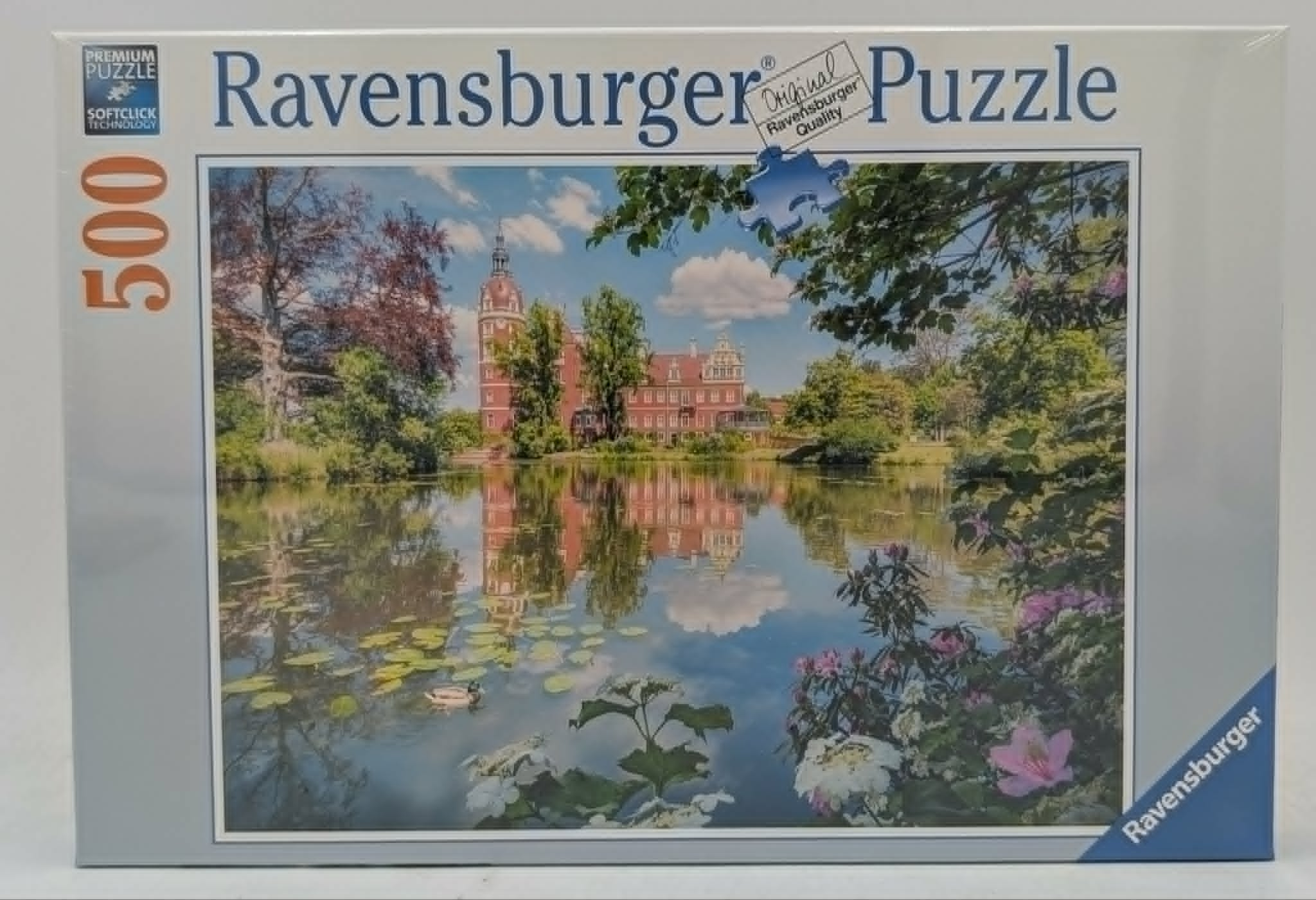 Ravensburger Puzzle mit 500 Teilen zeigt ein Schloss an einem See mit Seerosen und einem Spiegelbild.