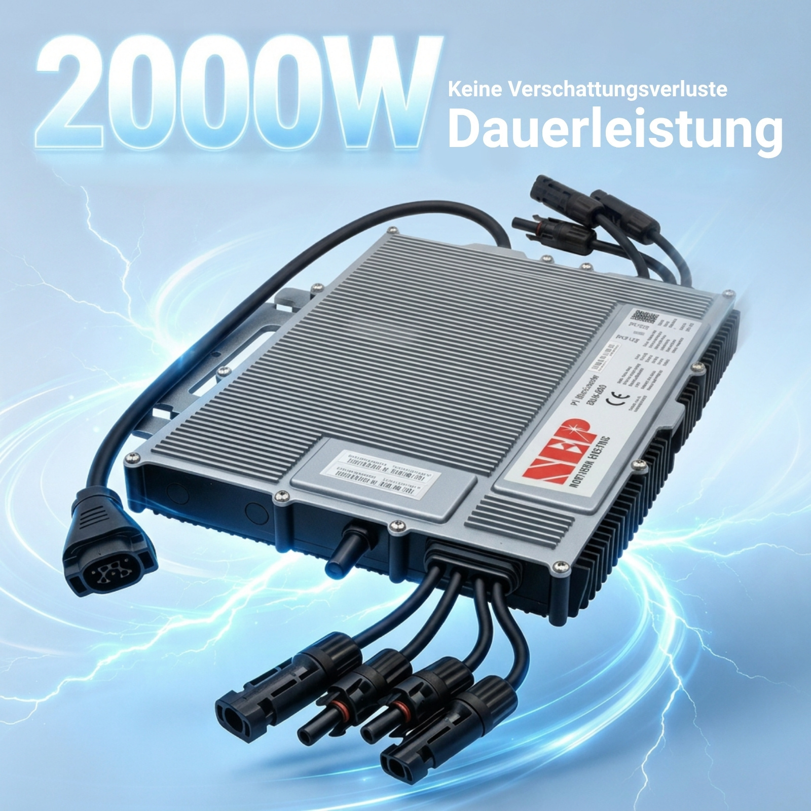 Ein silberner 2000W Inverter mit schwarzen Kabeln vor blauem Hintergrund mit Blitzen.