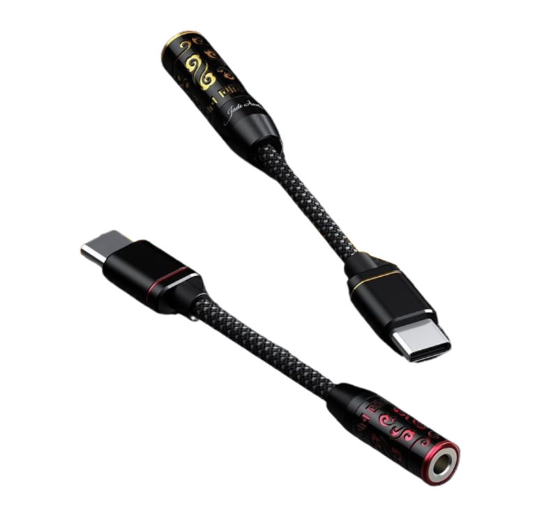 Due cavi adattatori audio intrecciati neri con dettagli oro e rosso su sfondo nero.