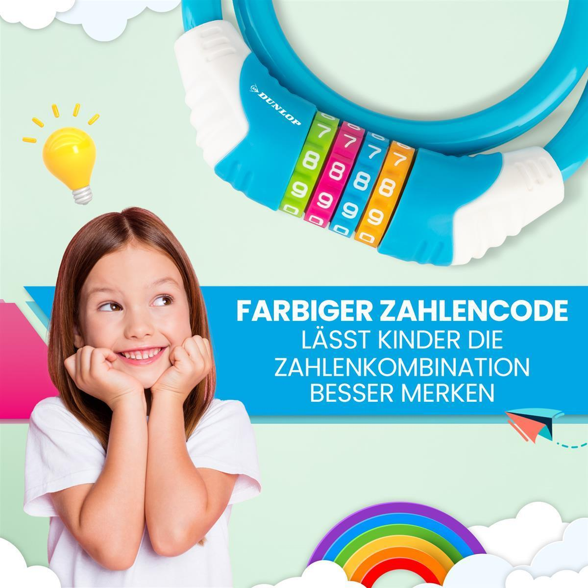 Ein smiling Mädchen schaut auf ein blaues Zahlenschloss mit bunten Ziffern und einem Text auf Deutsch.