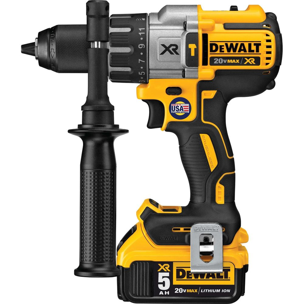 Taladro inalámbrico DeWalt amarillo y negro con mango lateral y batería de iones de litio.