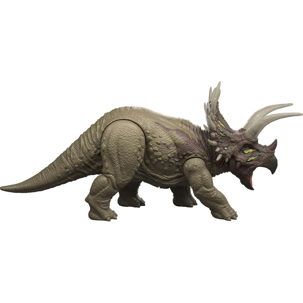 Un juguete detallado de Triceratops en tonos marrones con tres cuernos y piel texturizada sobre fondo blanco.