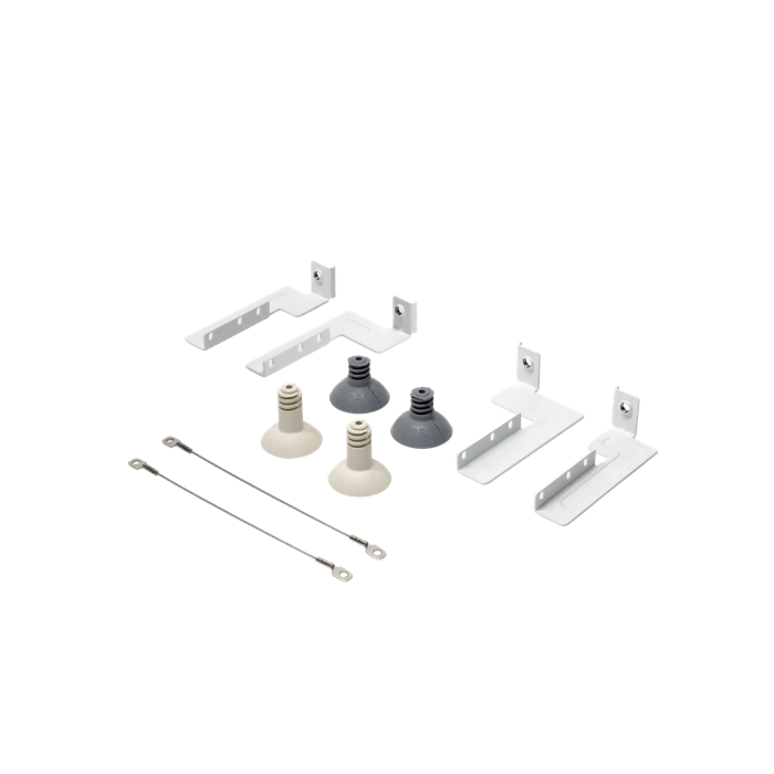 Cuatro soportes metálicos blancos, cuatro ventosas beige y grises y dos cables metálicos finos sobre fondo blanco.
