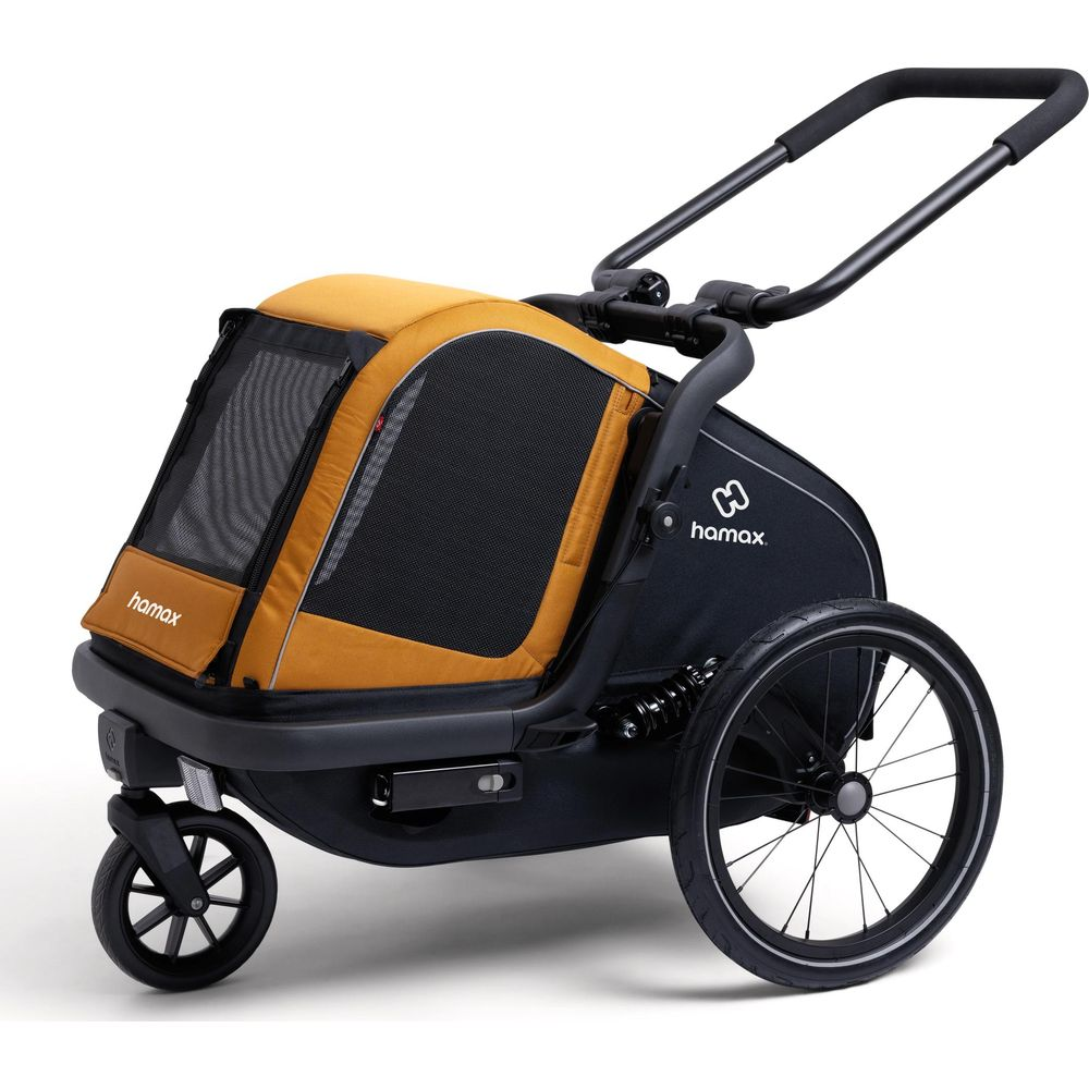 Un remolque para mascotas Hamax negro y amarillo con ruedas grandes y ventanas de malla sobre fondo blanco.
