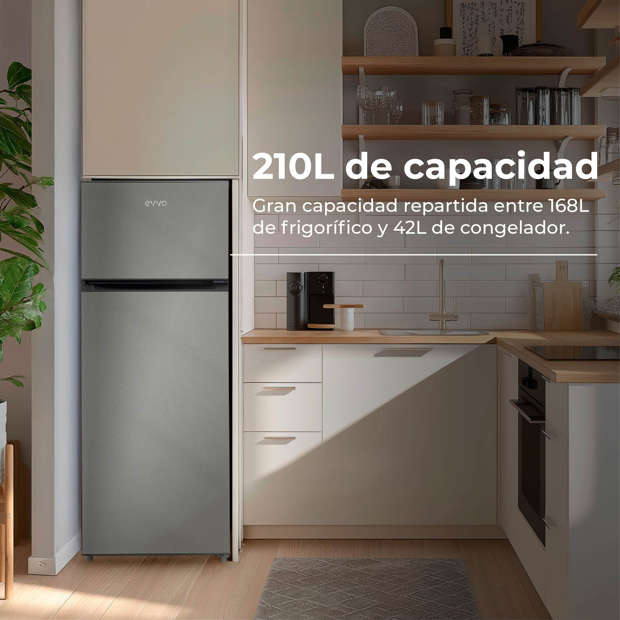 Cocina moderna con frigorífico gris, muebles claros, estantes de madera y texto.