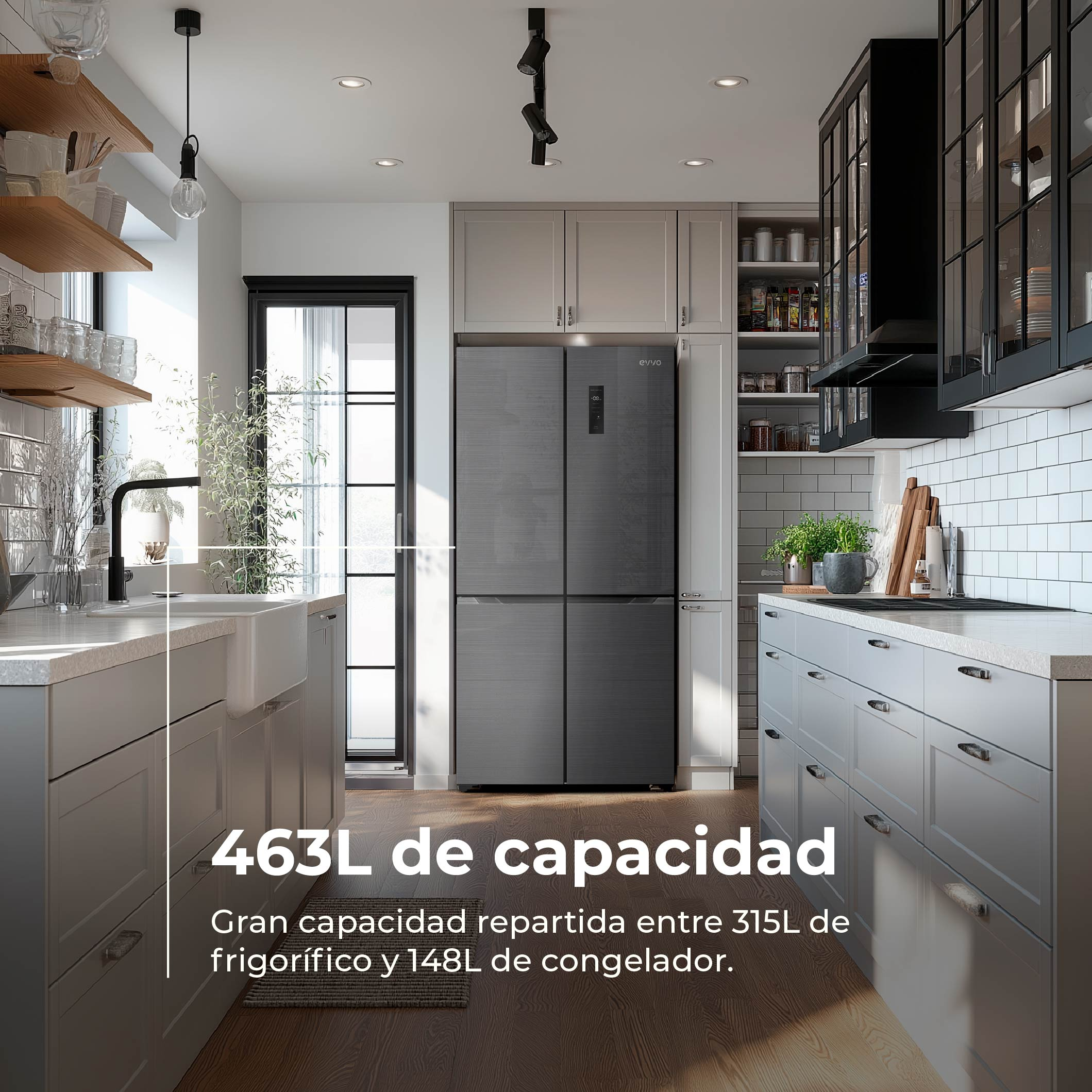 Cocina moderna con frigorífico gris de doble puerta, muebles claros y azulejos blancos.