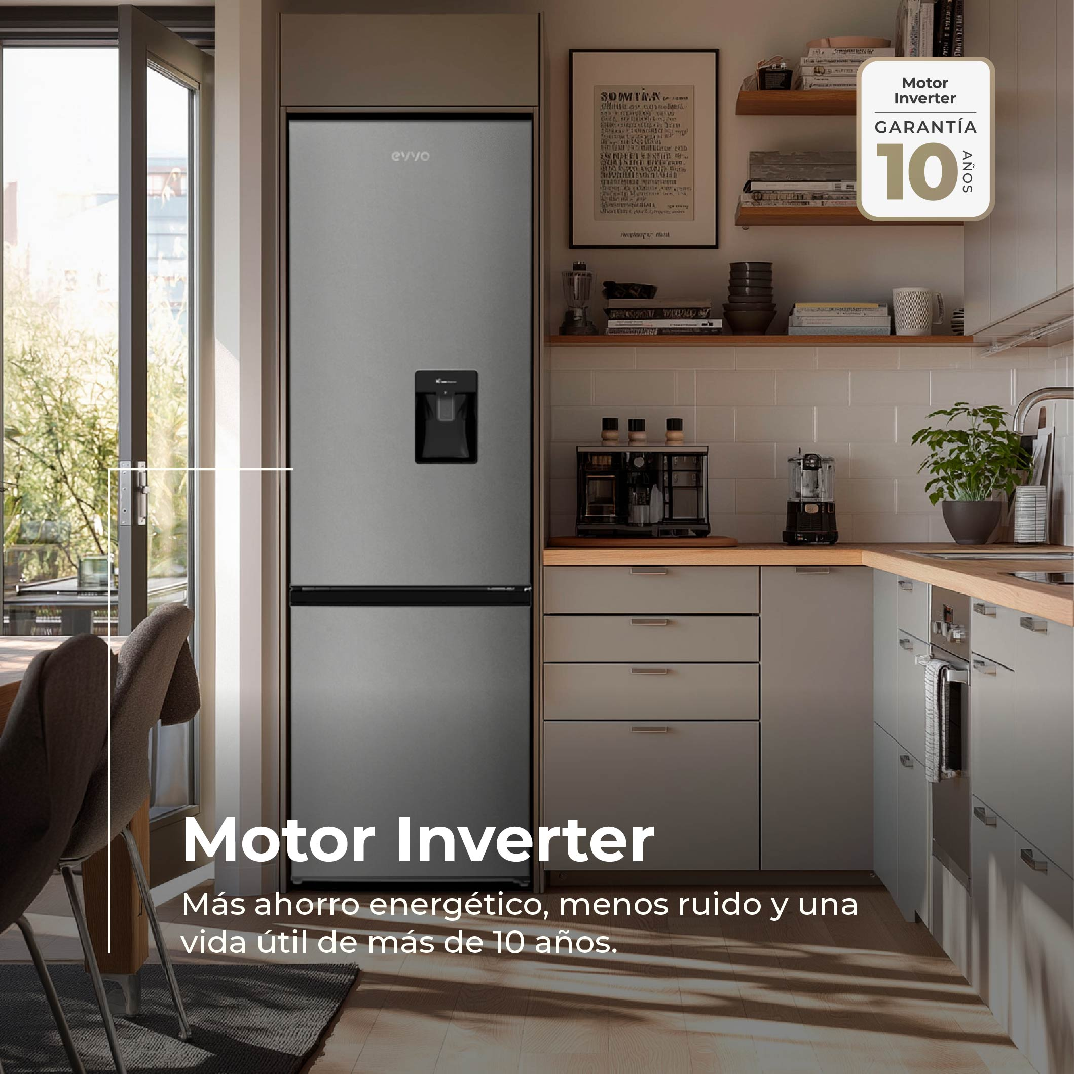 Cocina moderna con frigorífico gris, encimeras de madera, cafetera y estantes en una pared blanca.