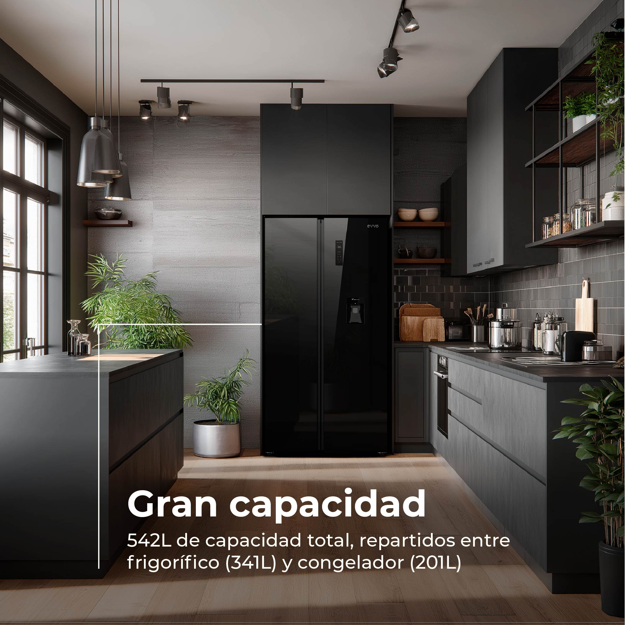 Una cocina moderna negra con gran frigorífico, muebles oscuros, suelo de madera y plantas.