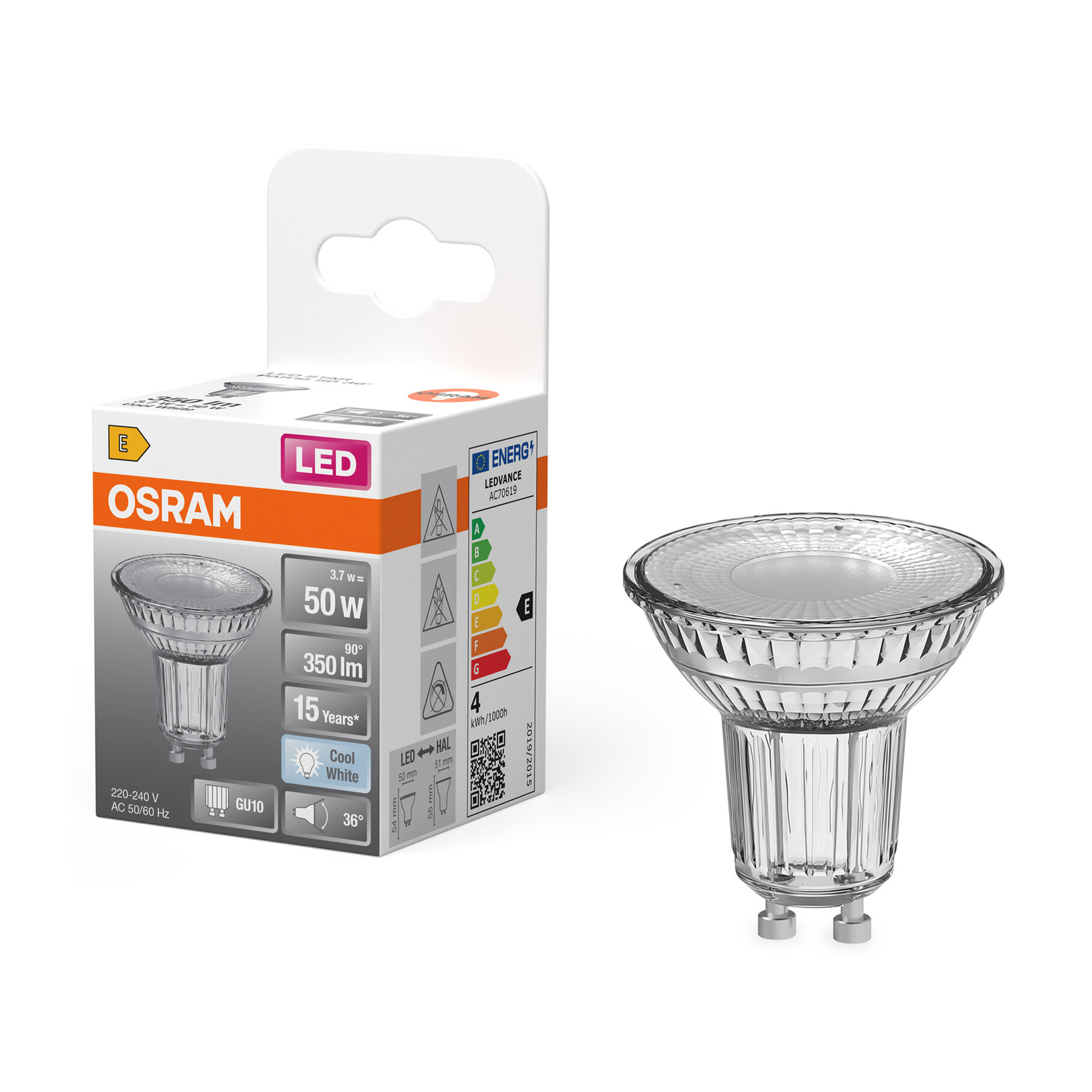 Eine Osram GU10 LED-Strahlerlampe neben ihrer weiß-orangen Verpackung mit Energieeffizienzklasse E.