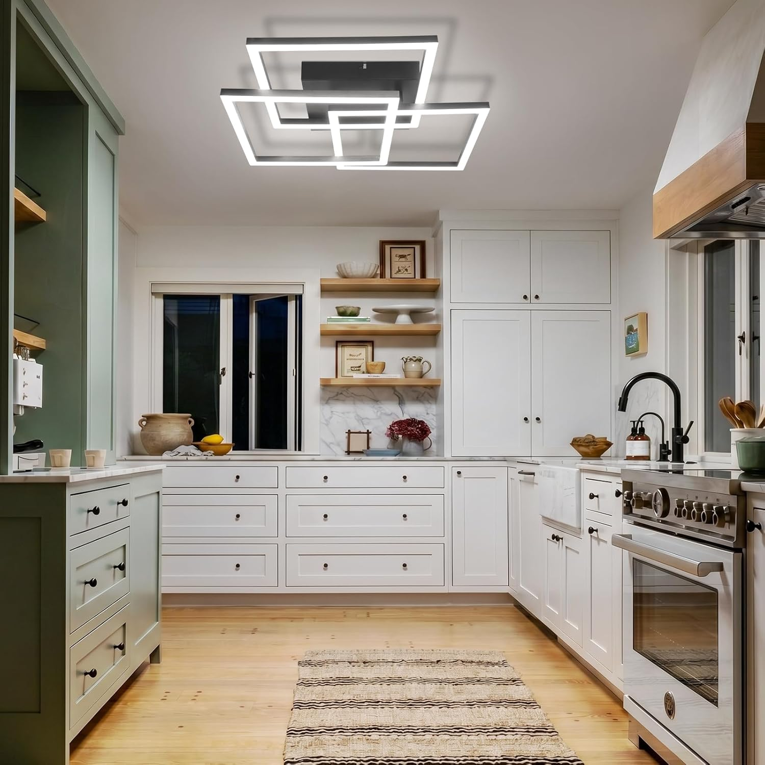 Moderne Küche mit weißen und mintgrünen Schränken, Holzregalen, modernem Deckenlicht und Herd.