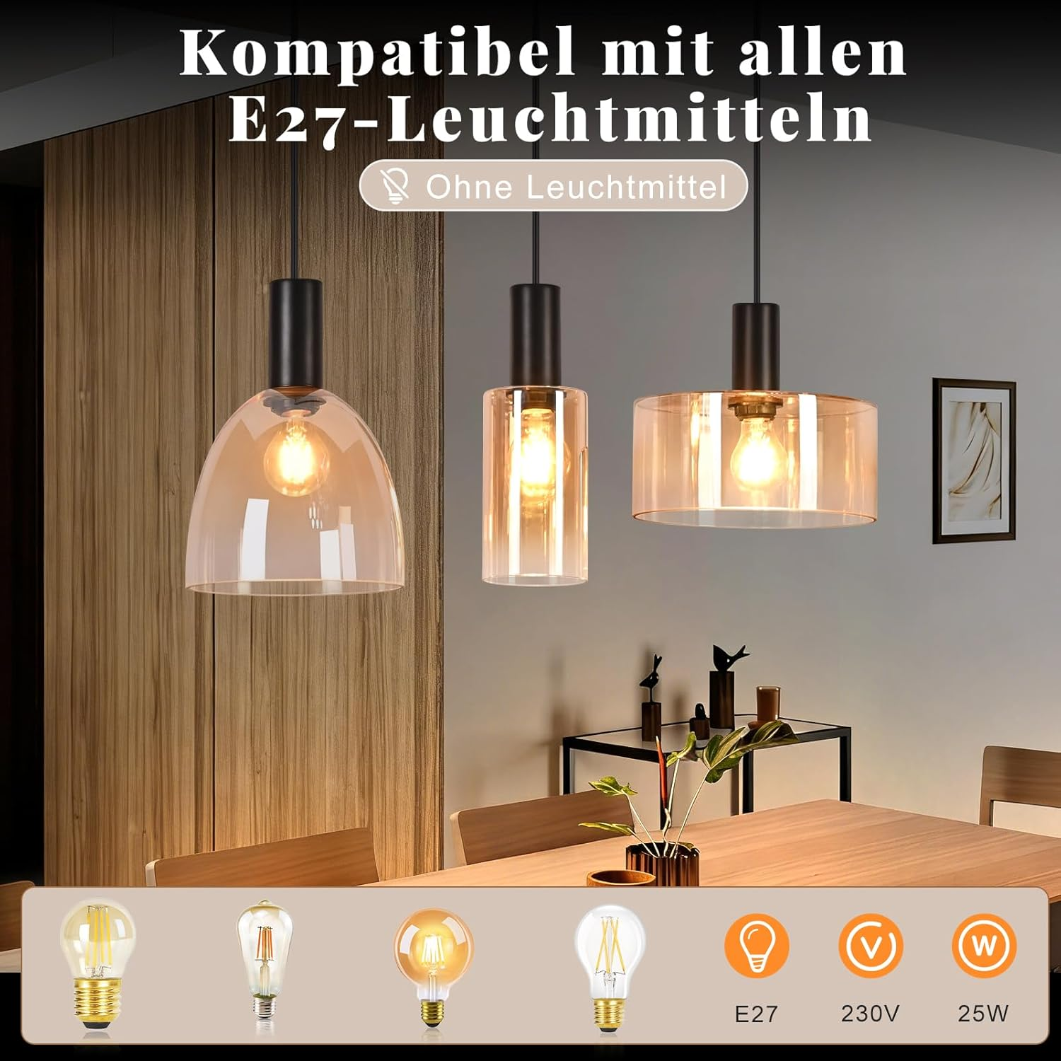Drei moderne Hängelampen mit bernsteinfarbenen Glasschirmen über einem Esstisch.