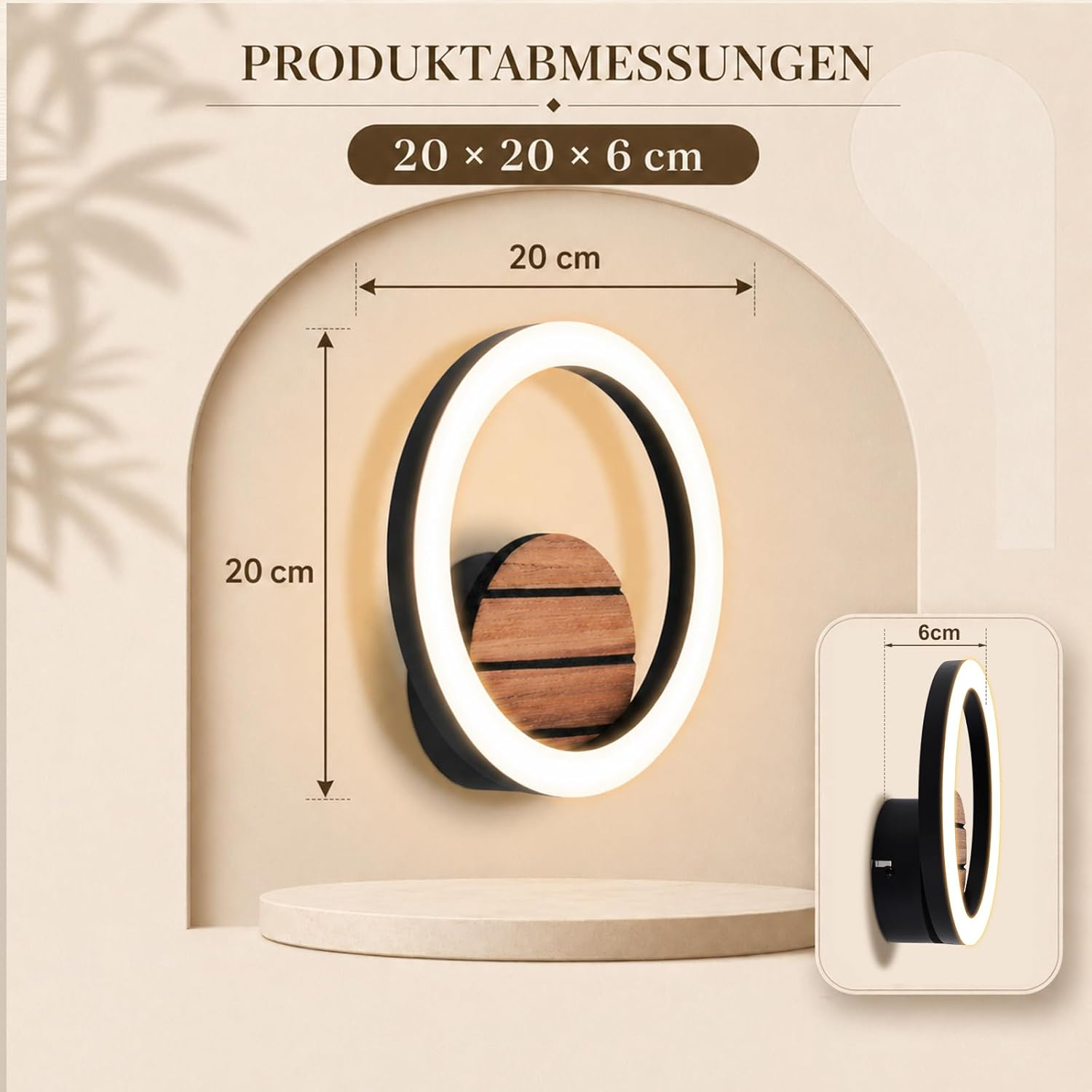 Produktabmessungen 20x20x6 cm einer runden LED-Wandleuchte mit Holzdetails vor einem beigen Bogen.