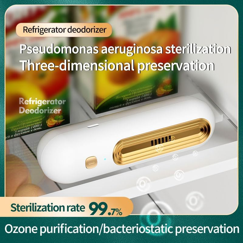 Ein weiß-goldener Kühlschrank-Deodorierer im Regal mit Werbetexten zu Sterilisation und Ozonreinigung.