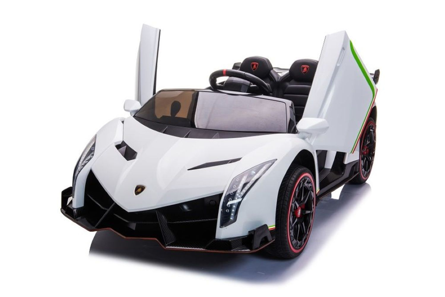 Ein weißes Spielzeug-Sportauto mit offenen Flügeltüren und schwarzem Interieur auf weißem Grund.