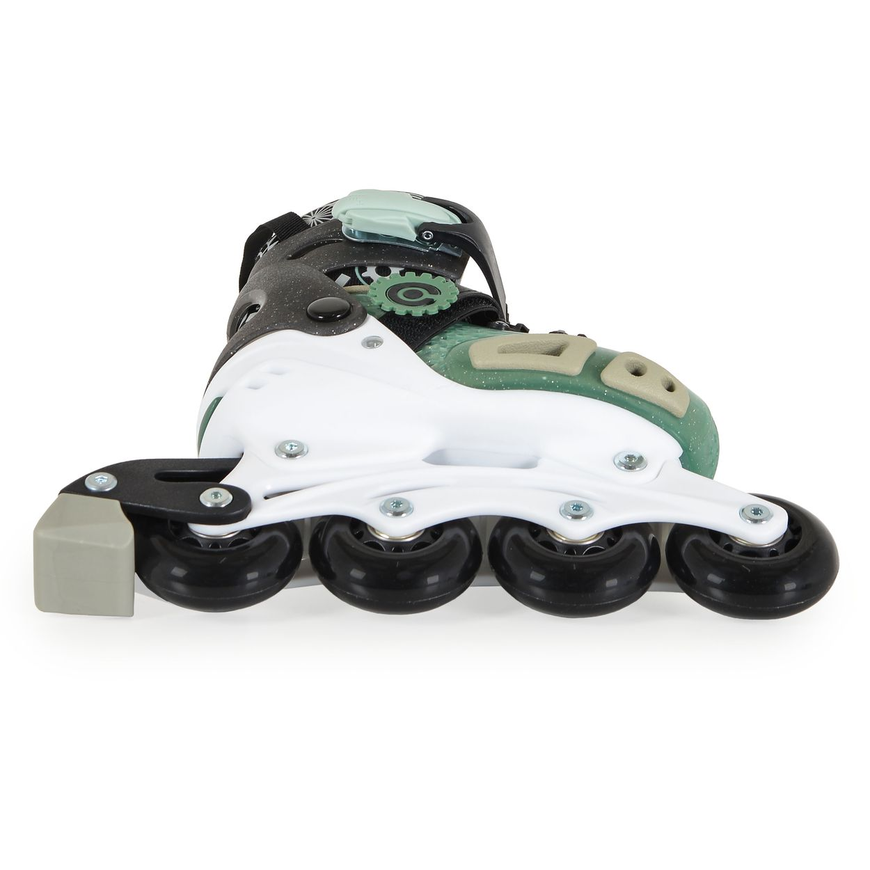 Ein weißer und grüner Inline-Skate mit schwarzen Rädern und einem grauen Stopper auf weißem Hintergrund.