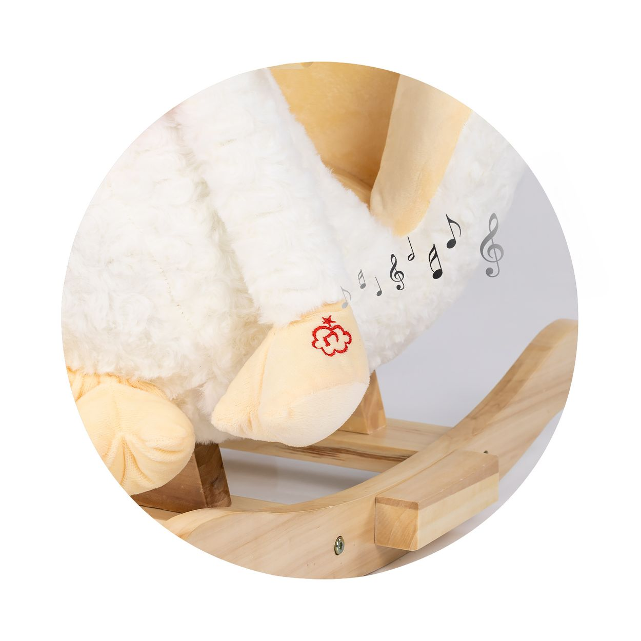 Plüschiges Schaukeltier in Weiß mit Holzbeinen und Musiknoten.