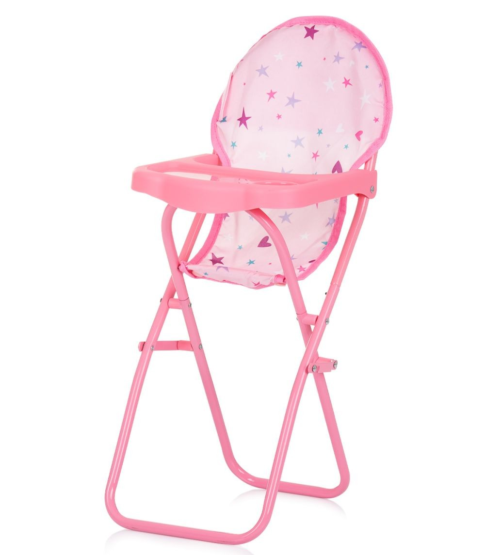 Rosa Puppen-Hochstuhl mit pinken Sternen und Herzen auf dem Stoff, auf weißem Hintergrund.