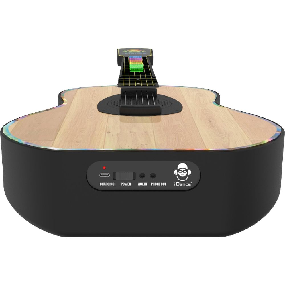 Une guitare en bois avec un corps noir, des lumières LED et des ports d'alimentation, auxiliaire et casque.