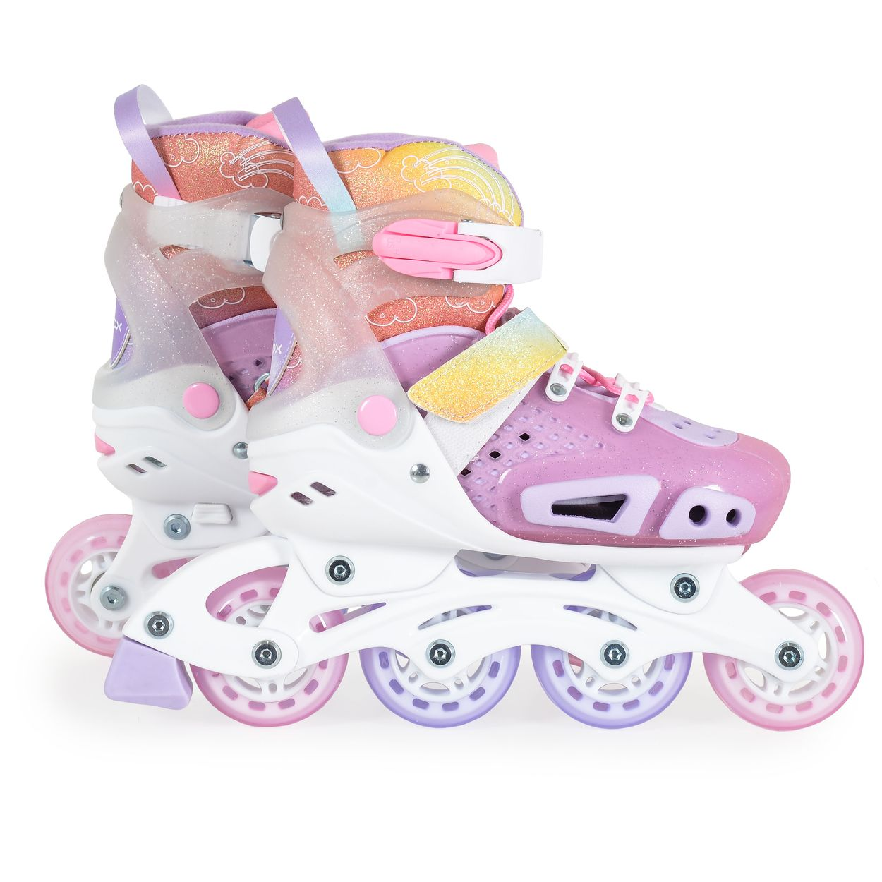 Paar rosa, lila und weiße Inlineskates mit klaren glitzernden Rädern und Riemen vor weißem Hintergrund.