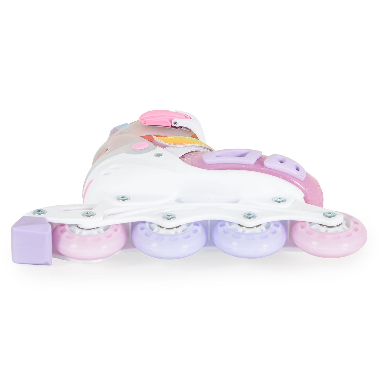 Ein pastellfarbener Inlineskate mit weißem Rahmen, rosa-lila Rollen und lilafarbenem Stopper auf weißem Hintergrund.