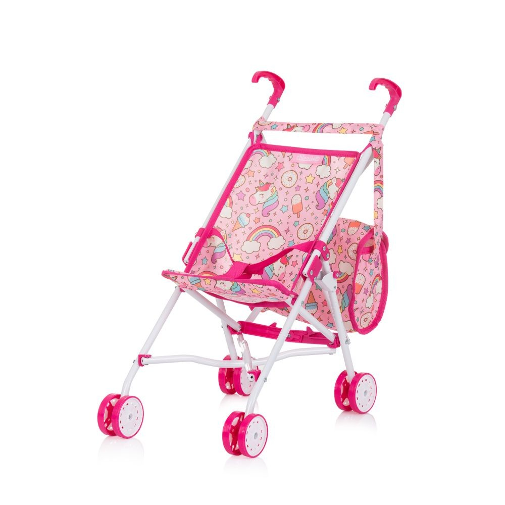 Ein rosafarbener Puppenbuggy mit Einhorn- und Regenbogenmuster, weißem Metallgestell und kleinen Doppelrädern.