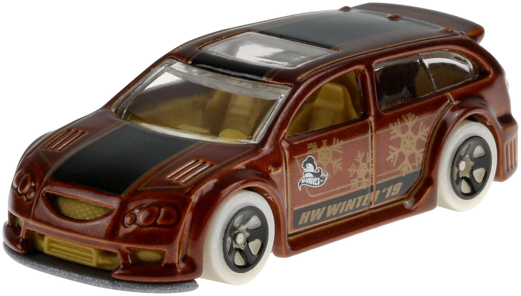 Ein braunes Hot-Wheels-Spielzeugauto mit Wintermotiven, schwarzen Streifen und weißen Reifen auf weißem Hintergrund.