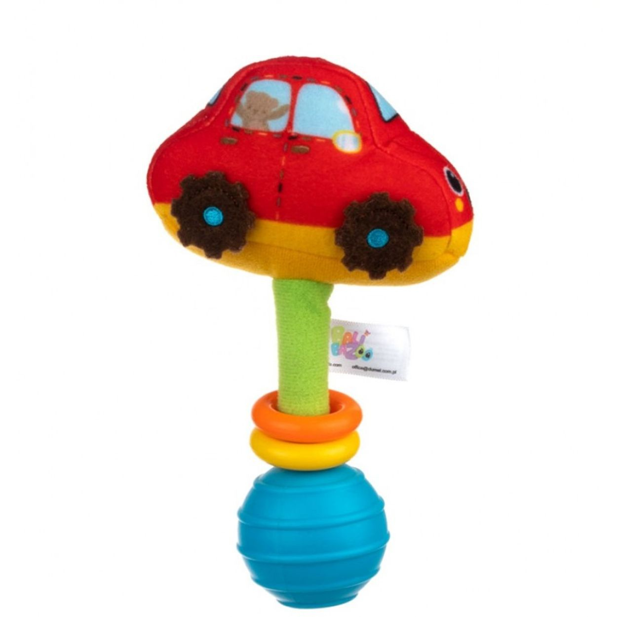 Ein Plüsch-Rasselspielzeug in Form eines roten Autos mit braunen Rädern, grünem Griff, orangen und gelben Ringen sowie blauem Sockel.