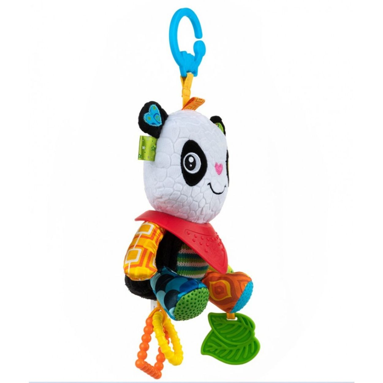 Hängendes Panda-Plüschtier mit bunten Mustern, rotem Lätzchen und Beißringen auf weißem Hintergrund.