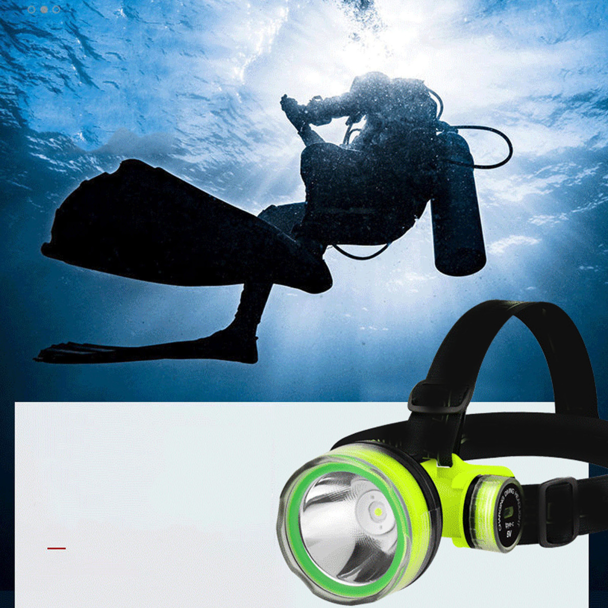 Eine neongrüne Unterwasser-Stinlampe mit schwarzem Gurt vor einem Taucher im blauem Wasser.