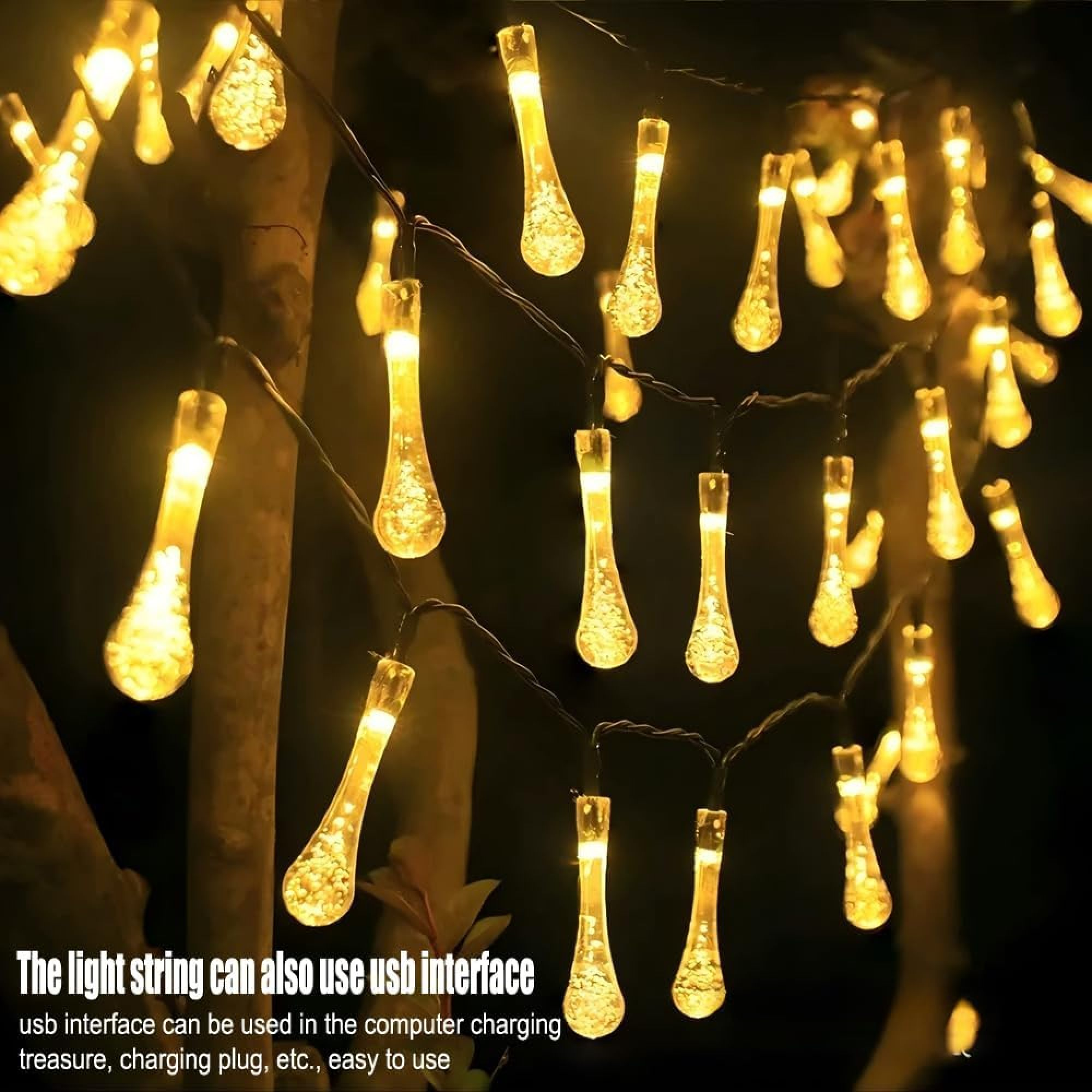 Nahaufnahme von warmgelben Lichterketten in Form von Wassertropfen vor dunklem Hintergrund.