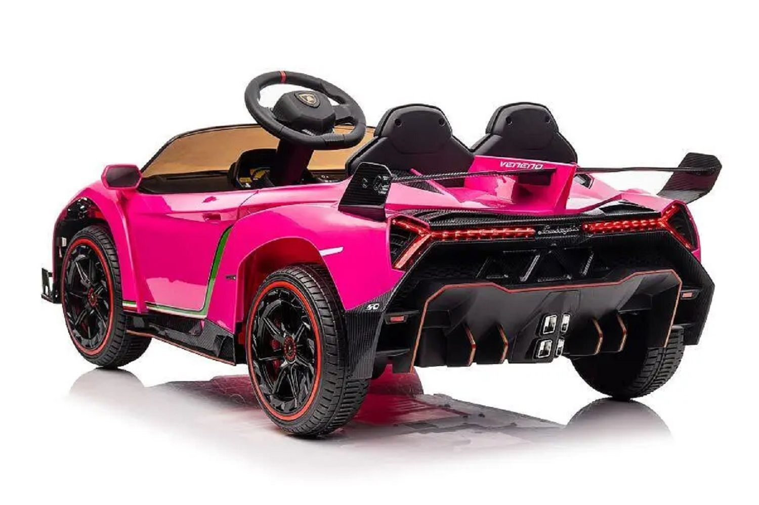 Ein pinkfarbenes Lamborghini Veneno Spielzeugauto mit schwarzen Sitzen, großem Heckspoiler und Lichtern auf weißem Grund.